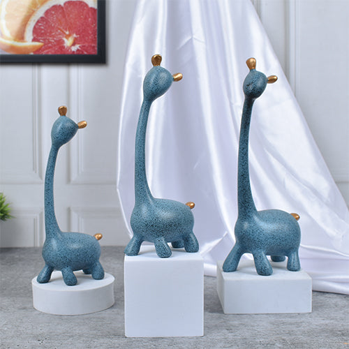 Sculpture Family of Three Statues Resin