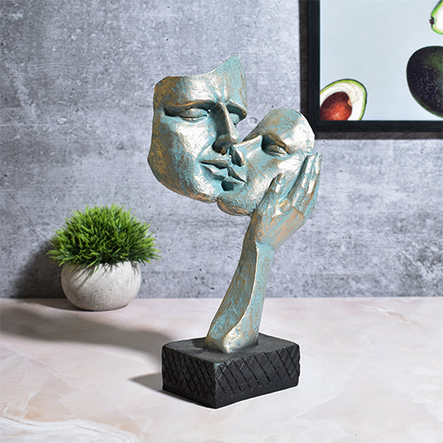 Kissing Couple Face Statue